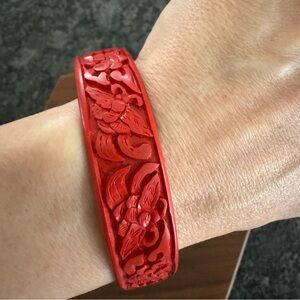 VINTAGE CHINESE CARVED CINNABAR BANGLE BRACELET FLORAL RED